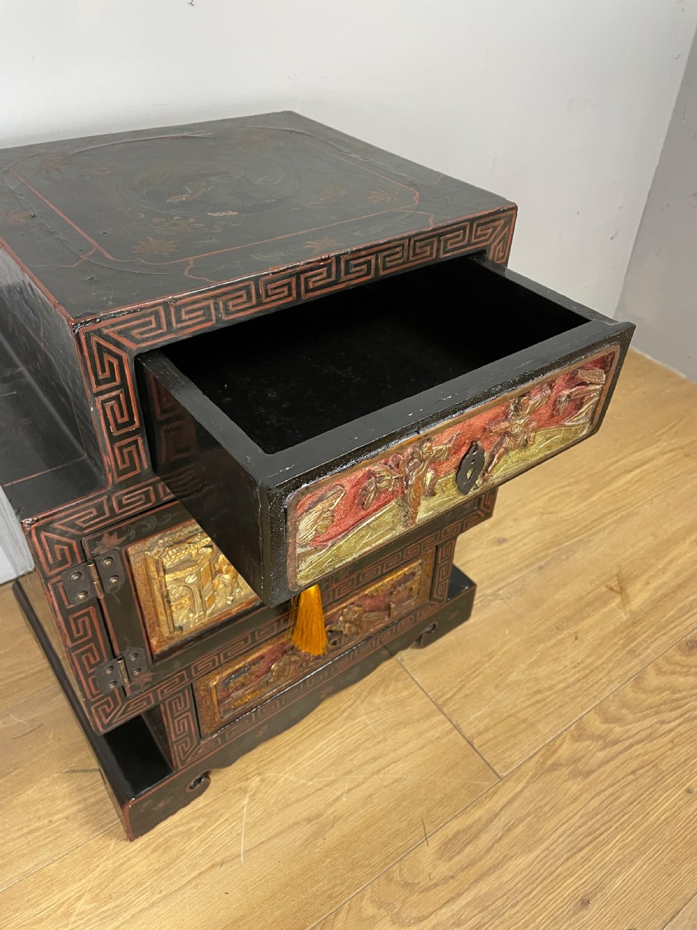 Chinese gilt and black lacquered cabinet  circa 1910 View IV