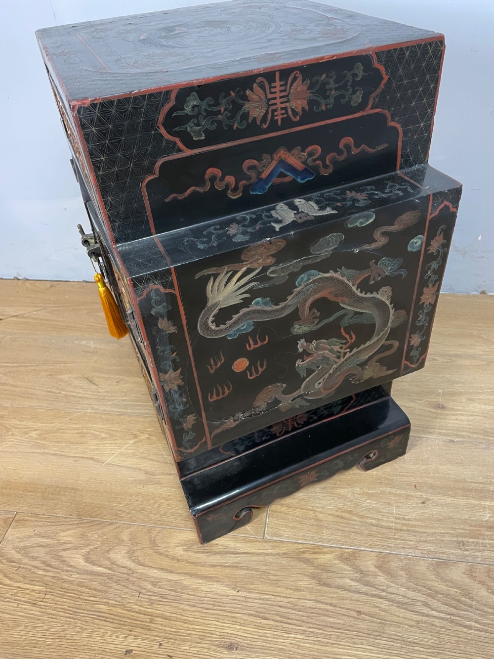 Chinese gilt and black lacquered cabinet  circa 1910 View XI
