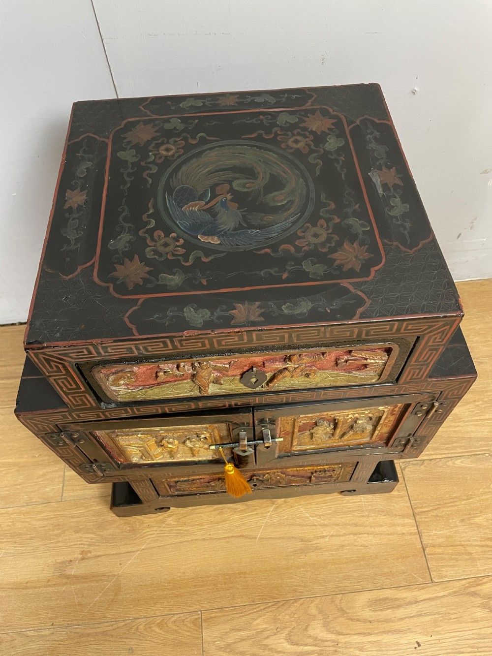 Chinese gilt and black lacquered cabinet  circa 1910 View XIII