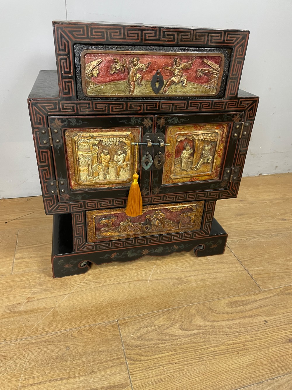Chinese gilt and black lacquered cabinet  circa 1910 View XIV