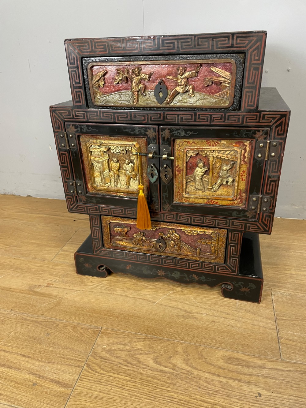Chinese gilt and black lacquered cabinet  circa 1910 View XV
