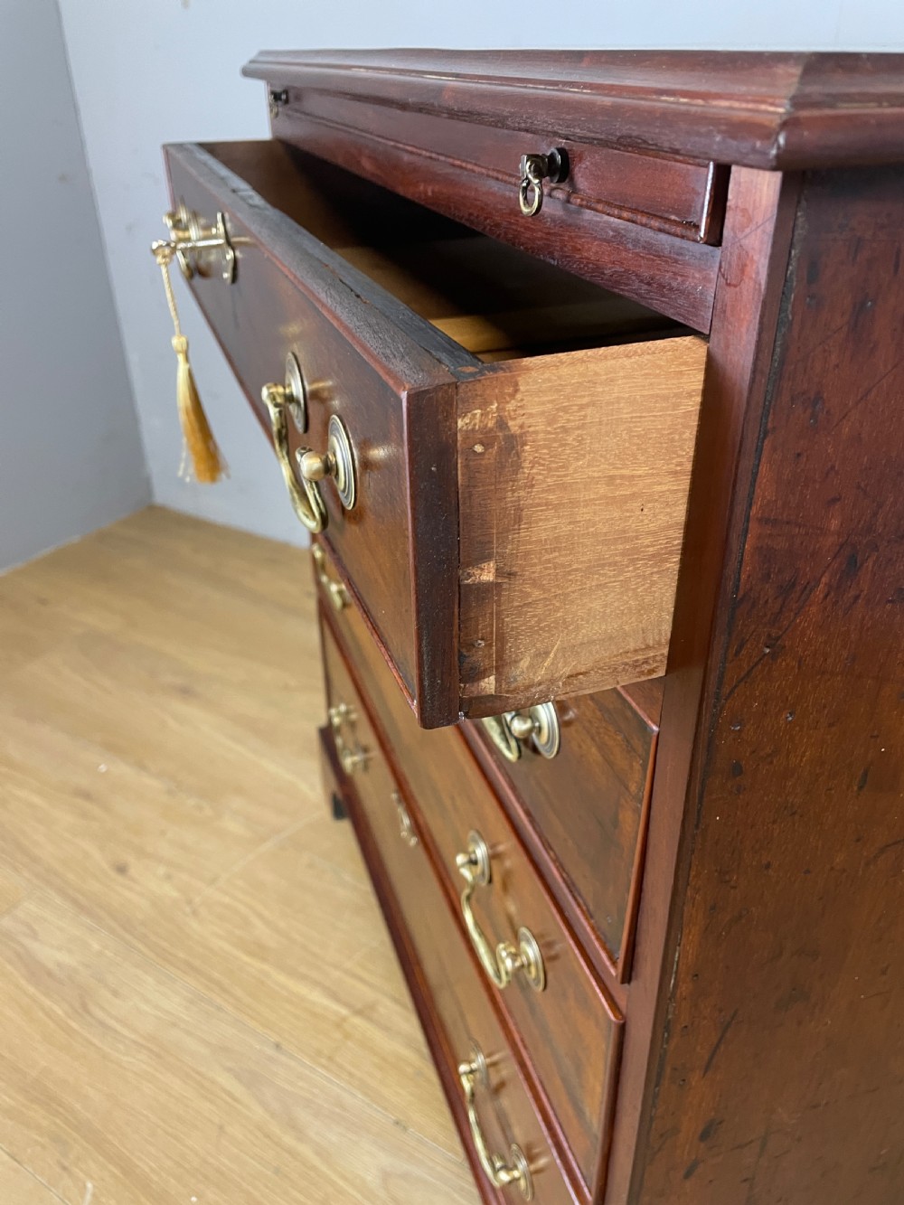 Edwardian small mahogany George III style chest of drawers  View VIII