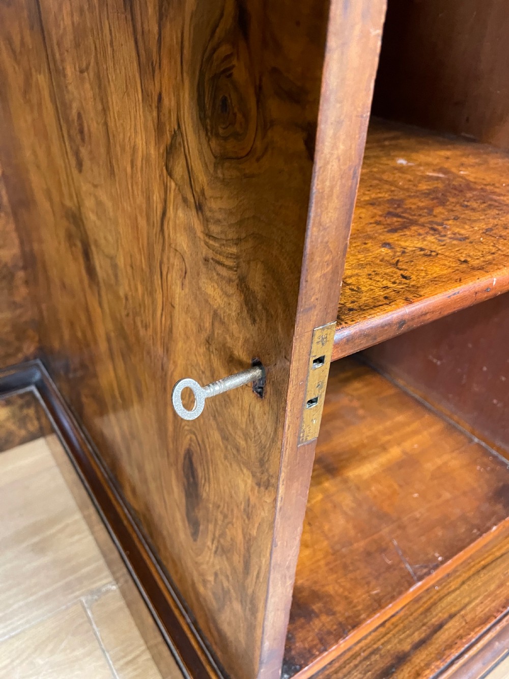 C19TH burr walnut twin pedestal desk  View VIII