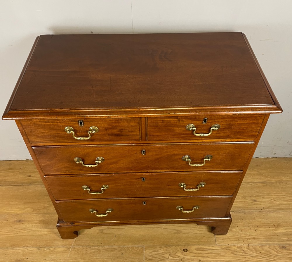 Small Georgian four height mahogany chest of drawers  View IX