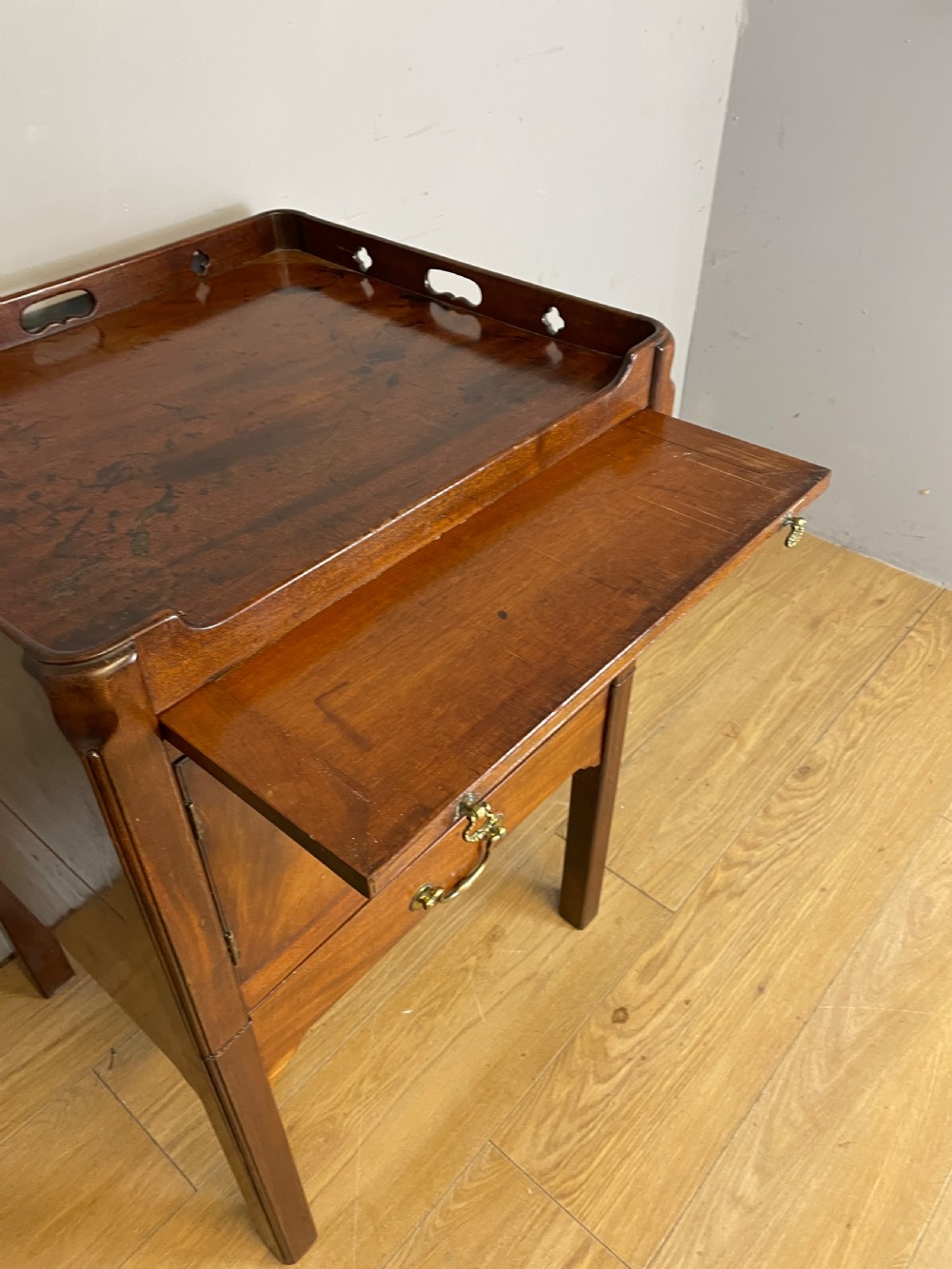 Georgian flame mahogany tray topped bedside cabinet  View VI