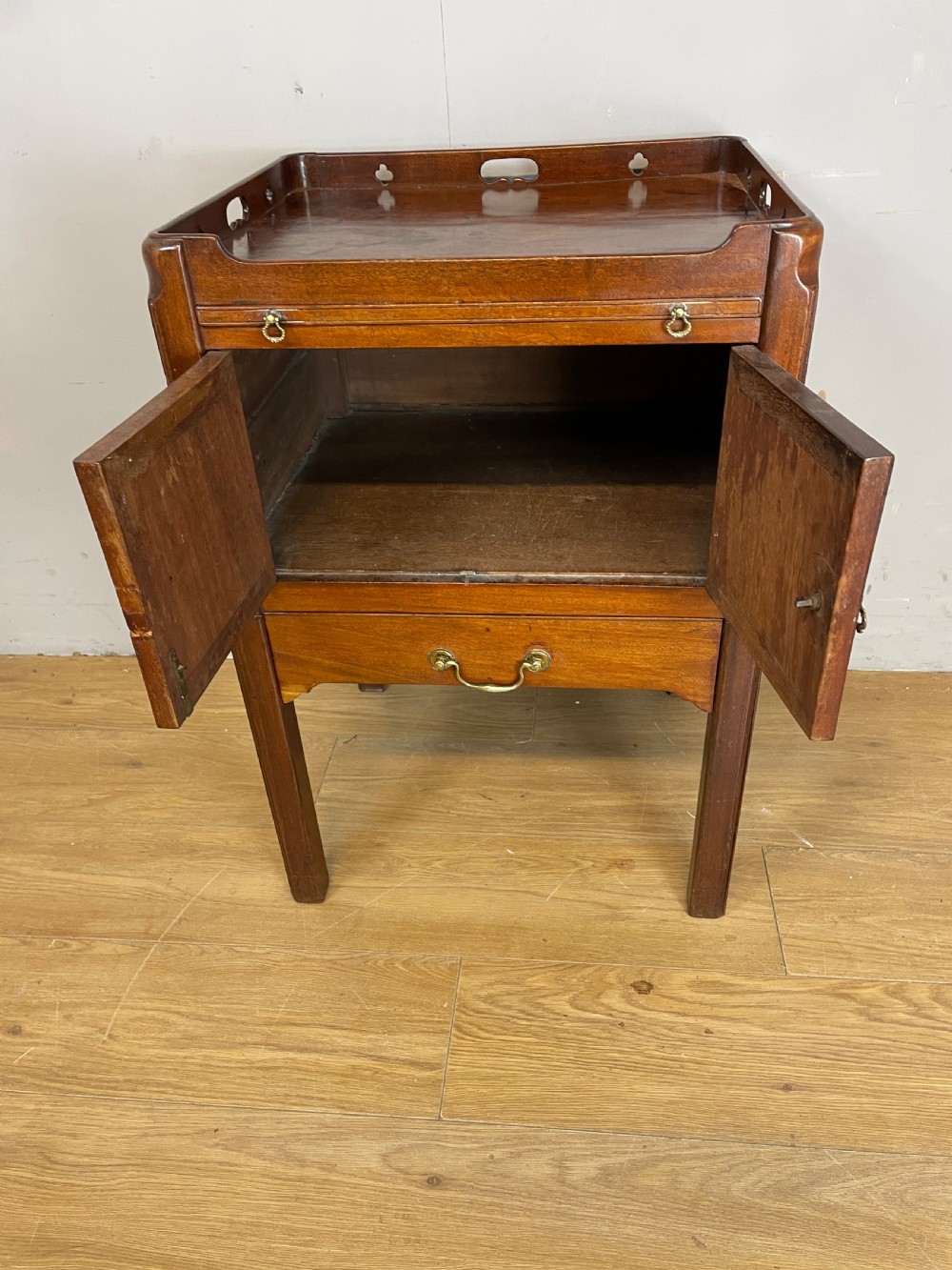 Georgian flame mahogany tray topped bedside cabinet  View VII