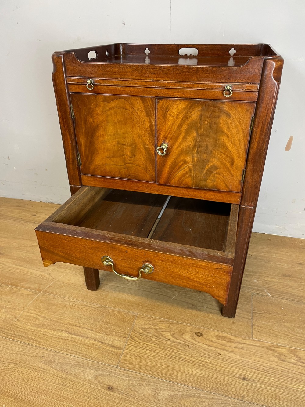 Georgian flame mahogany tray topped bedside cabinet  View VIII