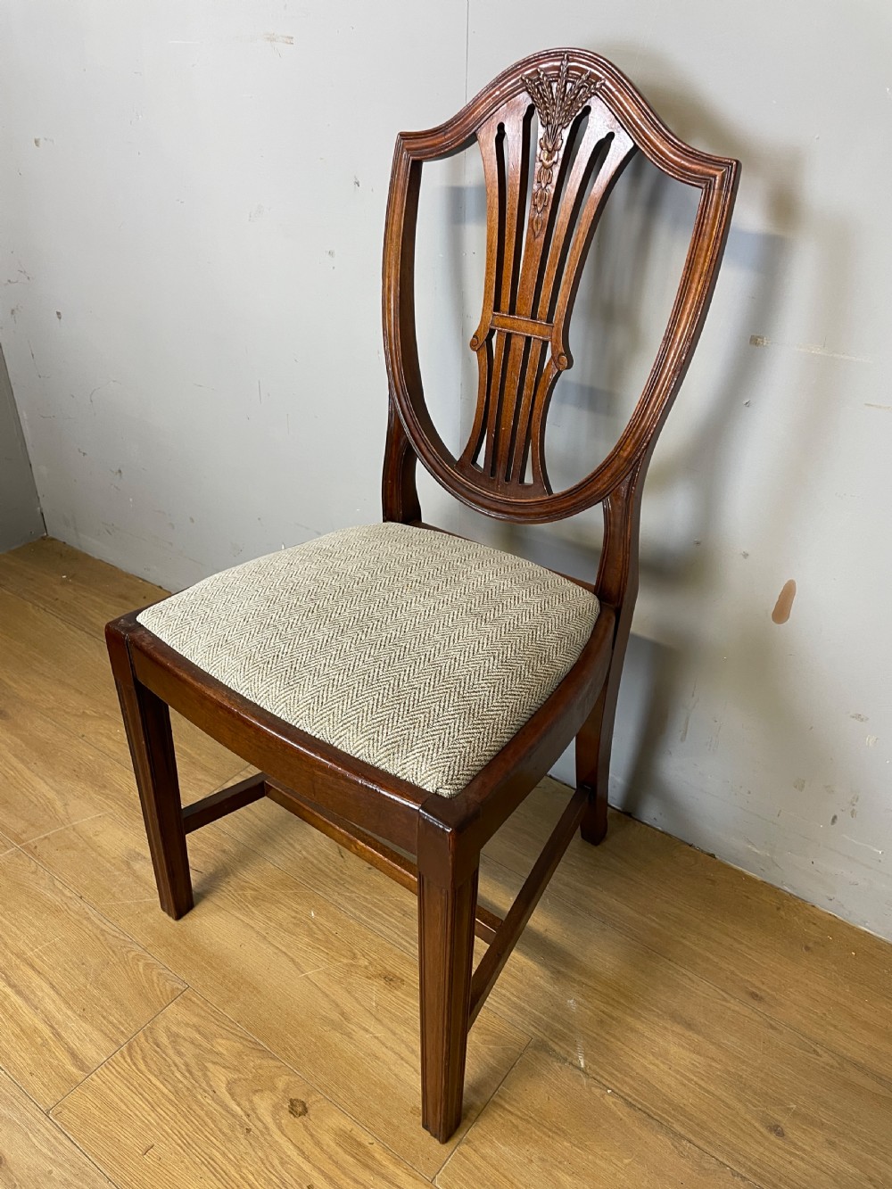 Edwardian set 14 mahogany Hepplewhite style dining chairs with provenance  View VII