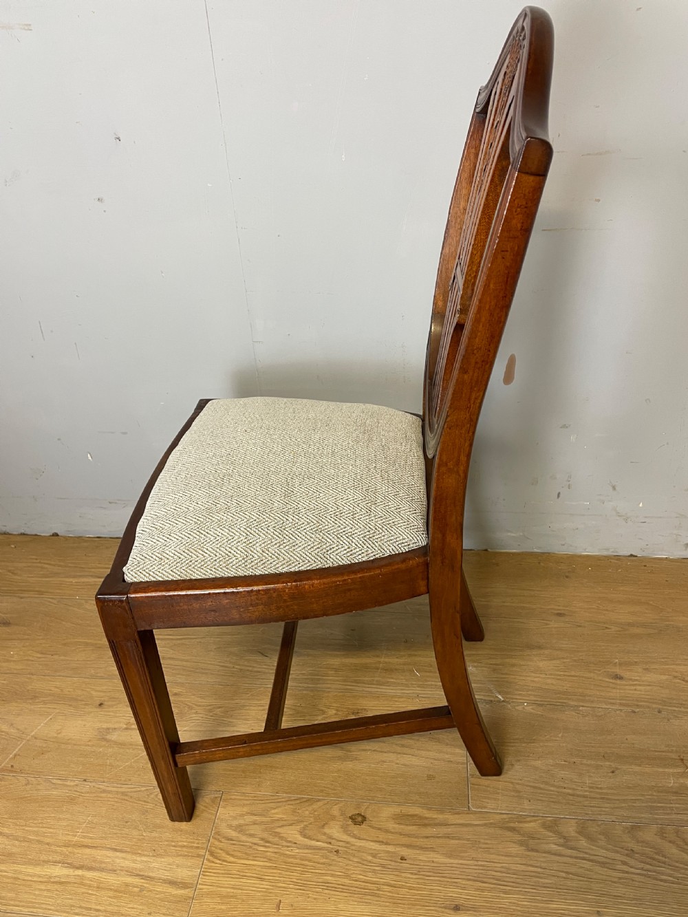 Edwardian set 14 mahogany Hepplewhite style dining chairs with provenance  View X
