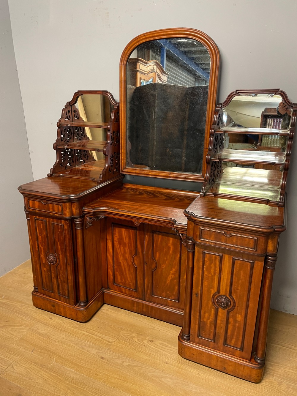 Large country House flame mahogany Duchesse dressing table  View II