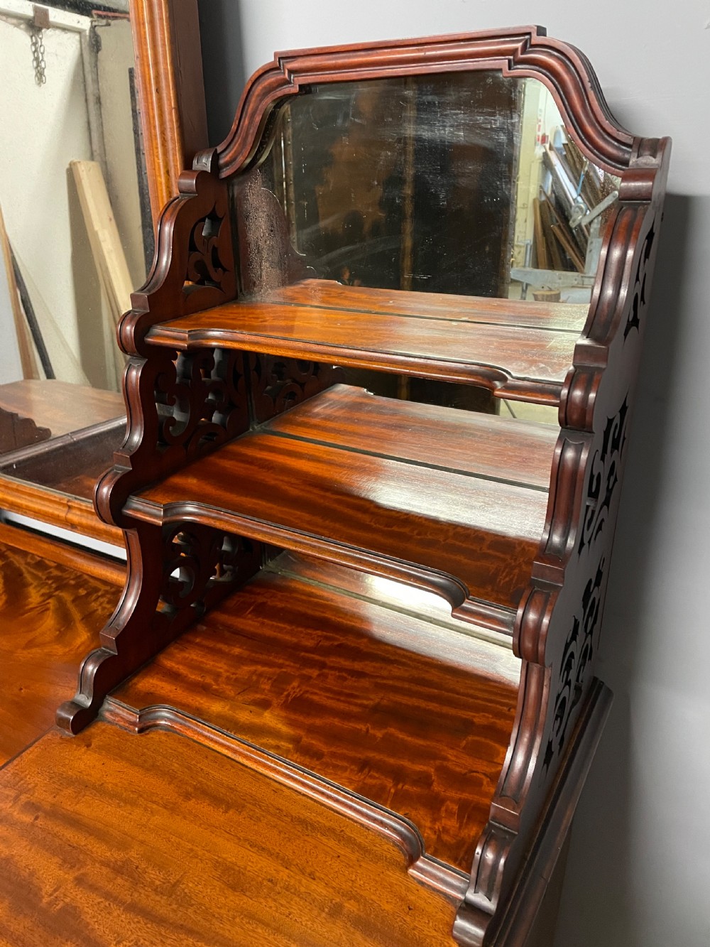 Large country House flame mahogany Duchesse dressing table  View VI