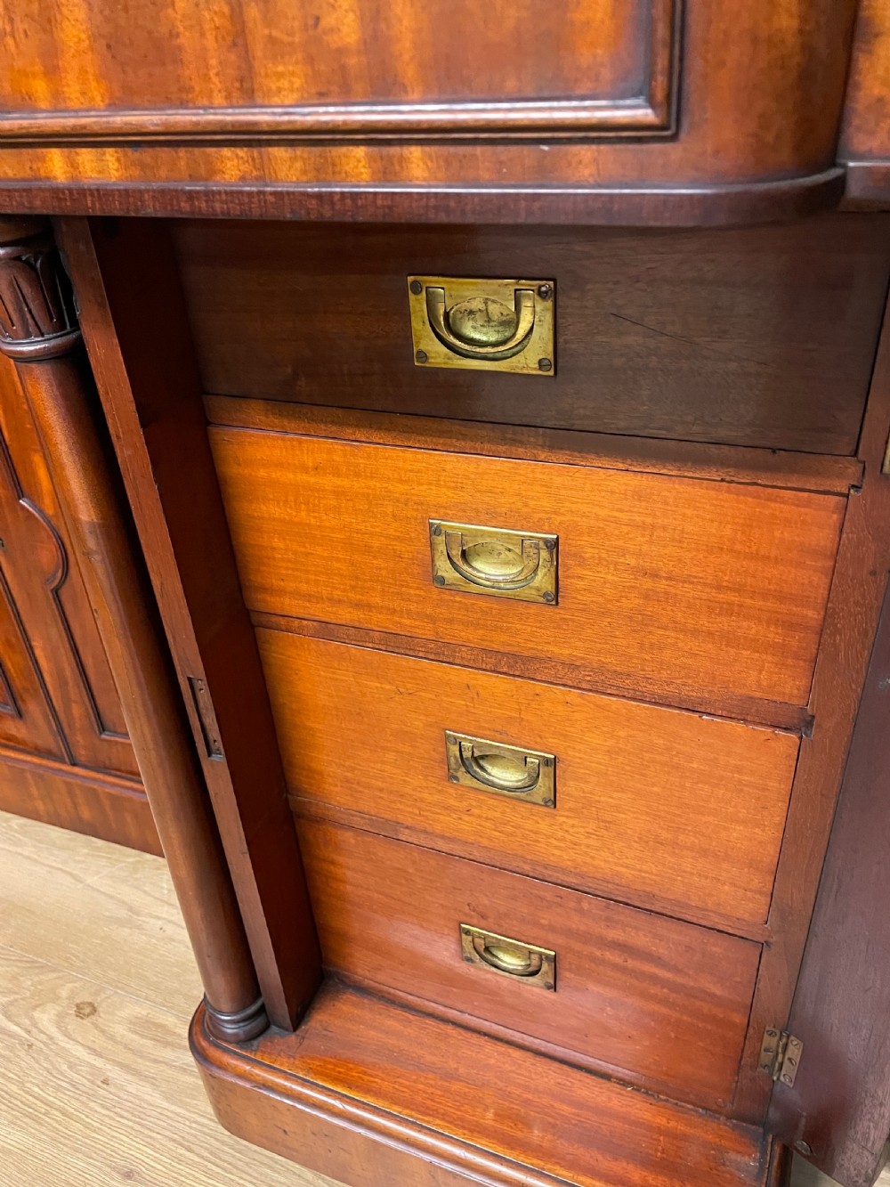 Large country House flame mahogany Duchesse dressing table  View VIII
