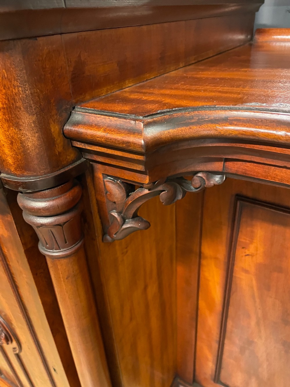 Large country House flame mahogany Duchesse dressing table  View X