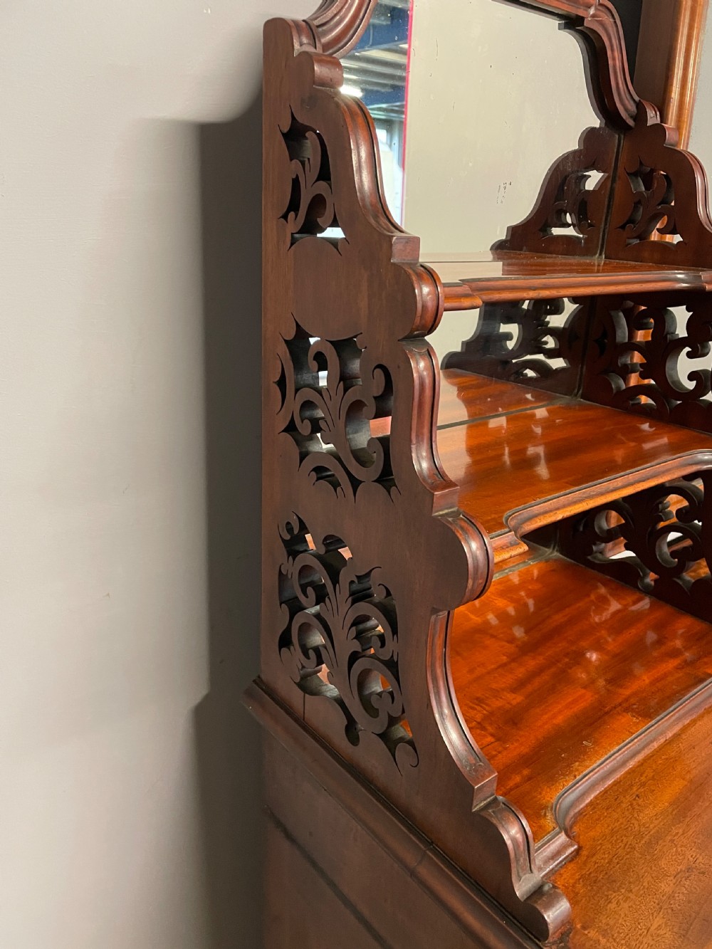 Large country House flame mahogany Duchesse dressing table  View XII