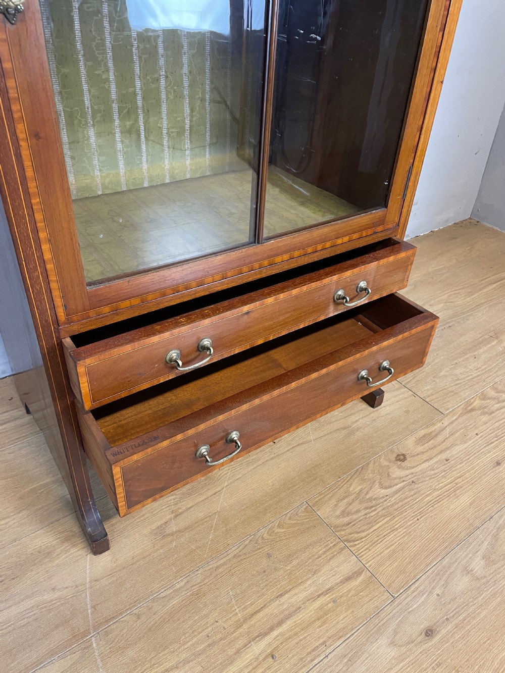 Sheraton revival inlaid mahogany display cabinet  View VII