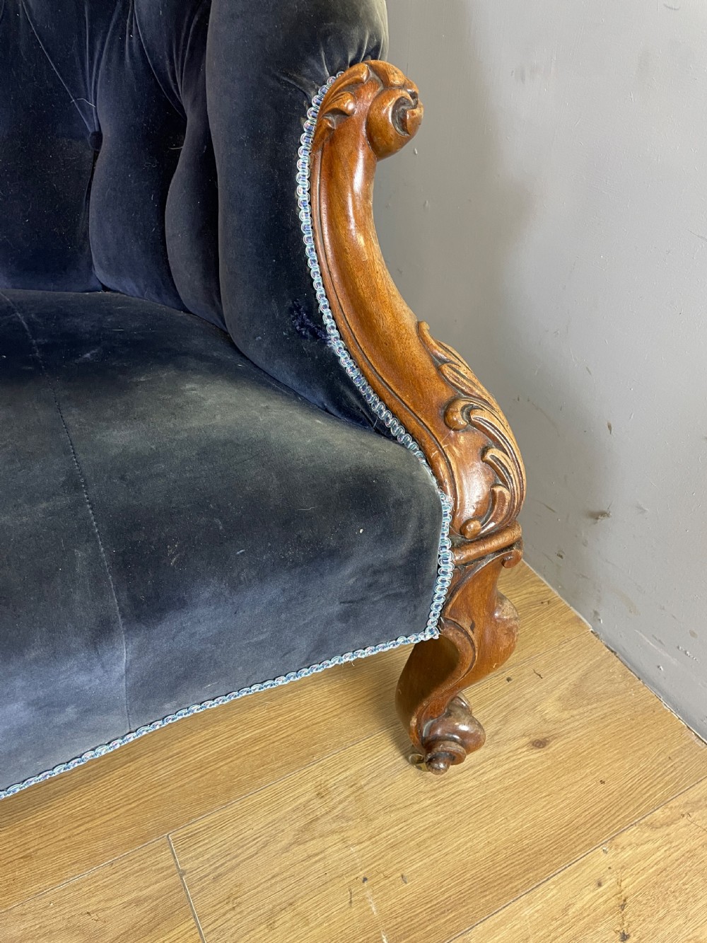 C19TH walnut framed deep buttoned sofa  View VI