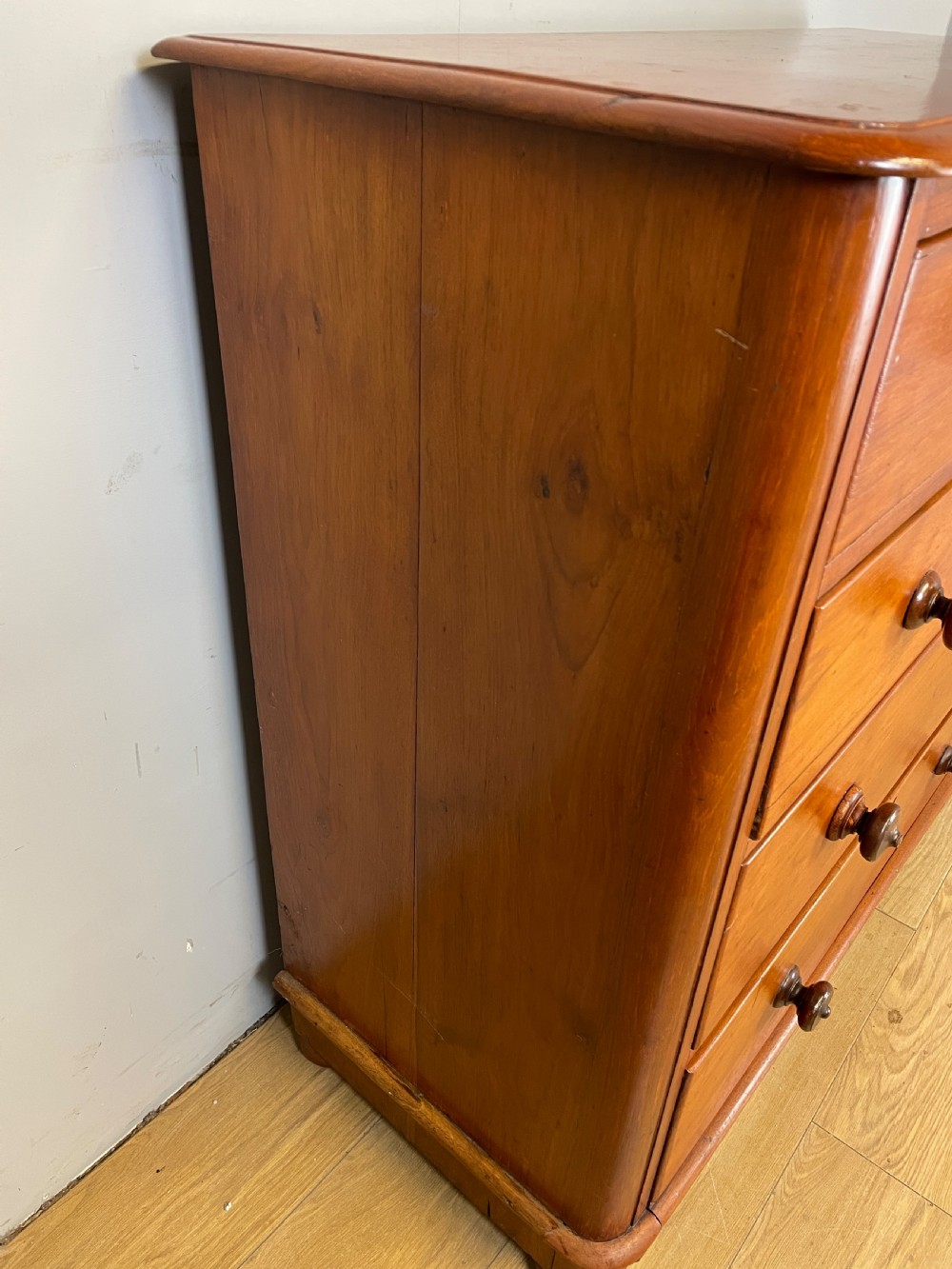 C19TH walnut chest of drawers  View IV