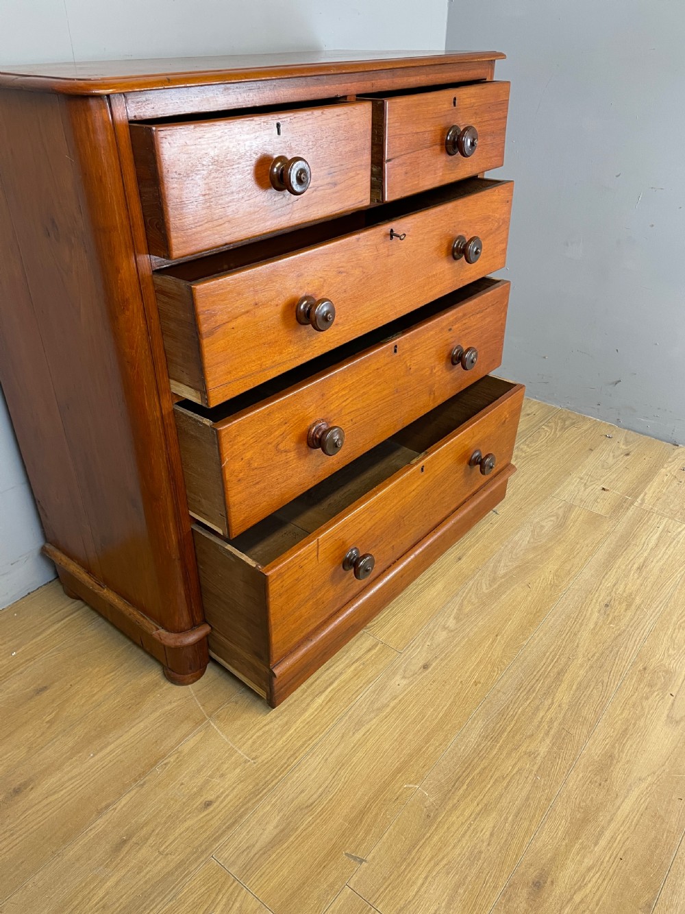 C19TH walnut chest of drawers  View VIII