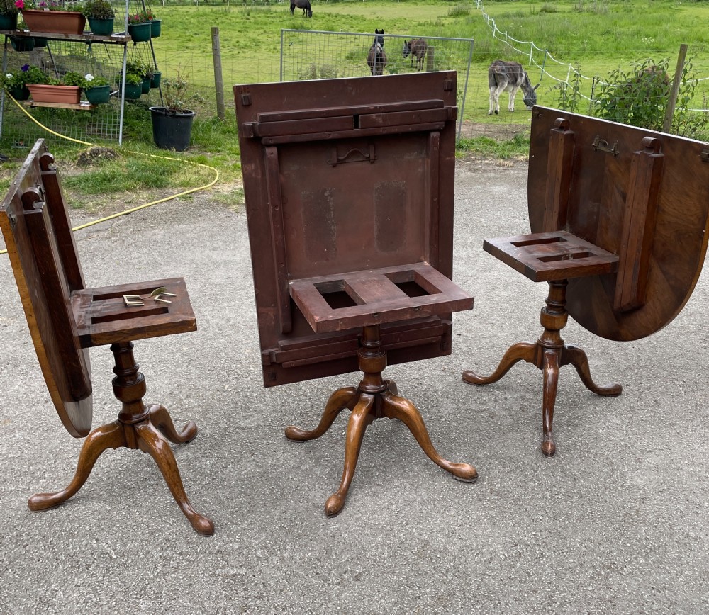 Edwardian three pillar flame mahogany 8 seater dining table  View XVII