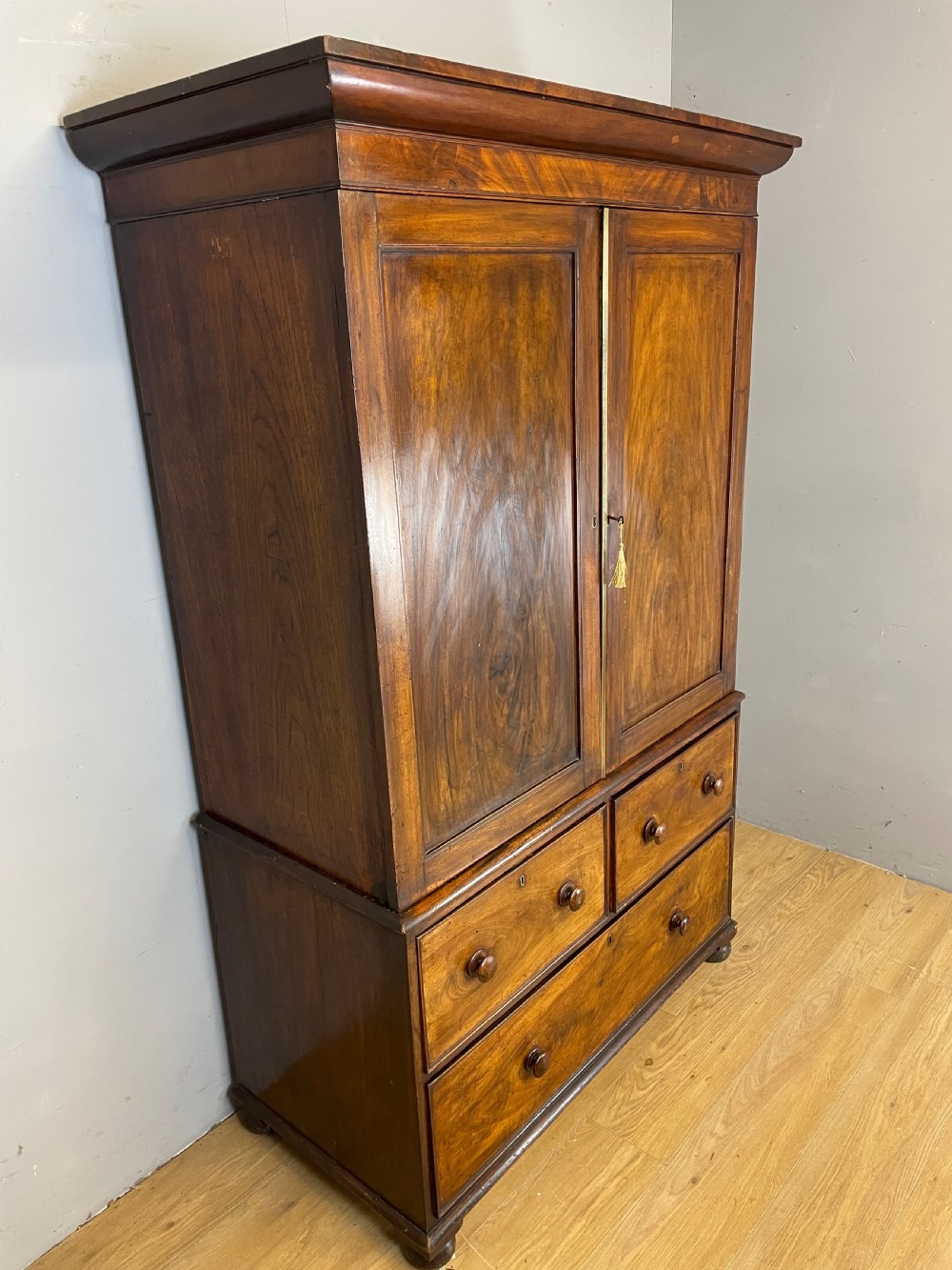 Georgian country house flame mahogany linen press  View IV
