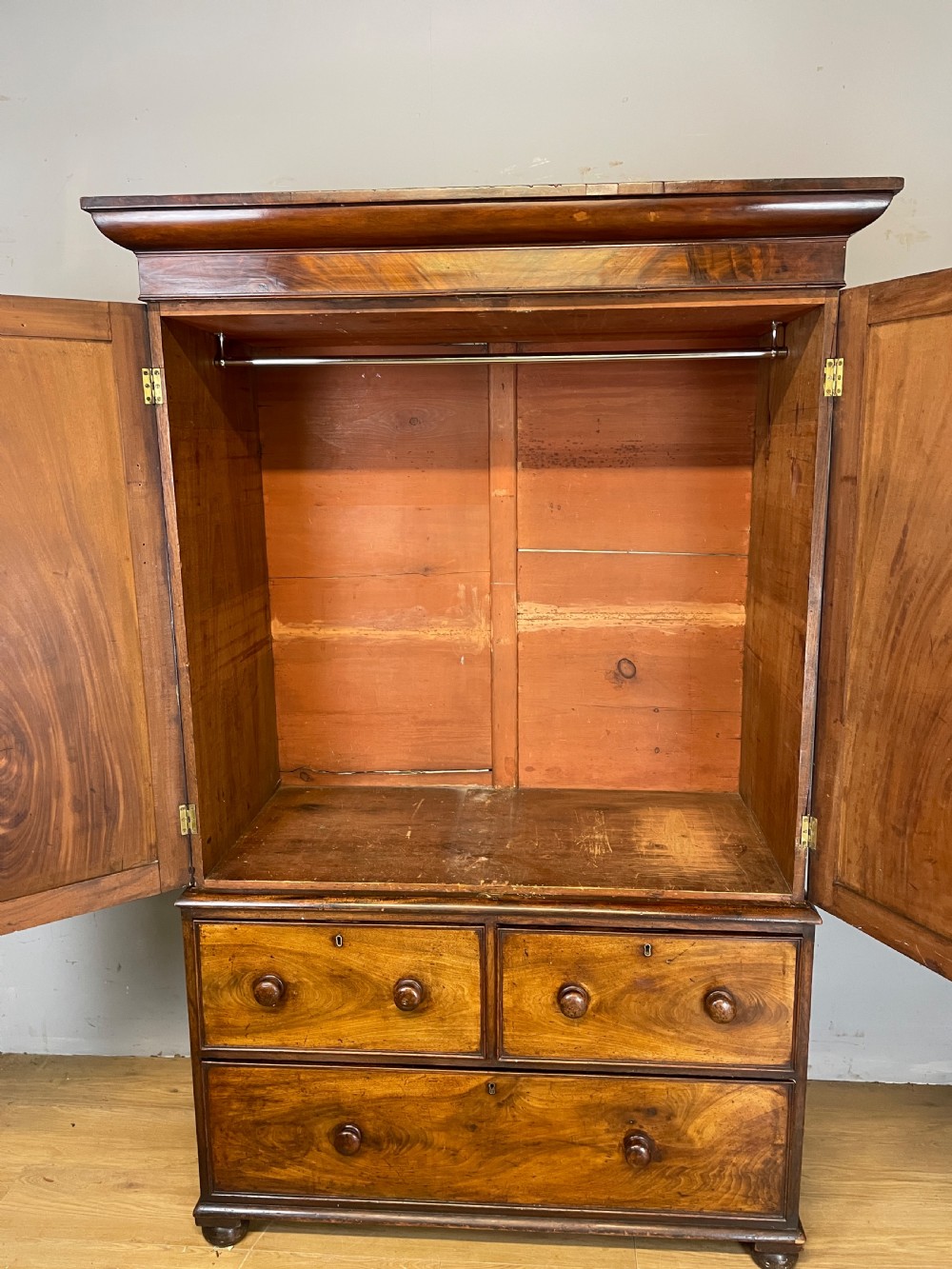 Georgian country house flame mahogany linen press  View VII