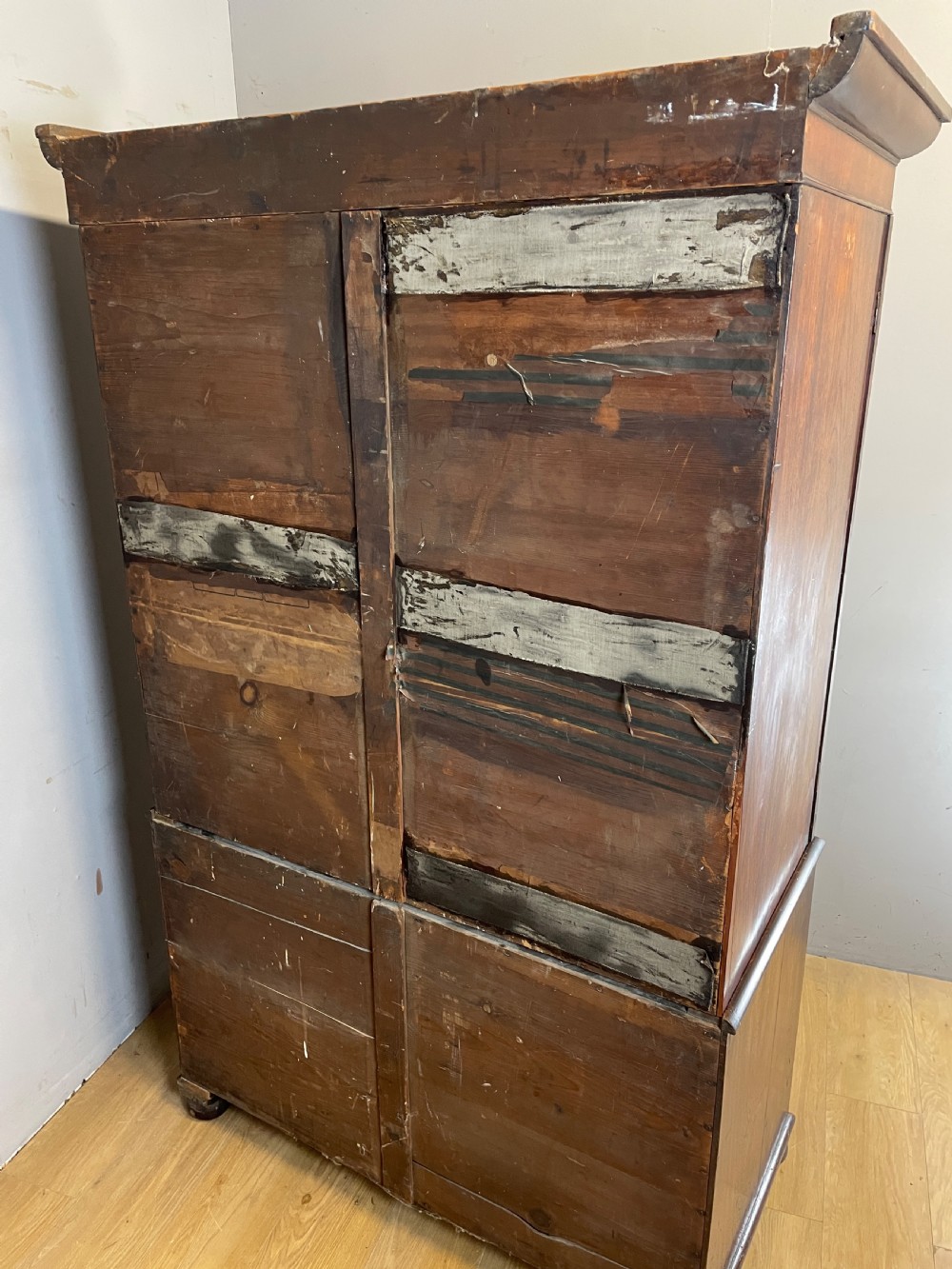 Georgian country house flame mahogany linen press  View XIII