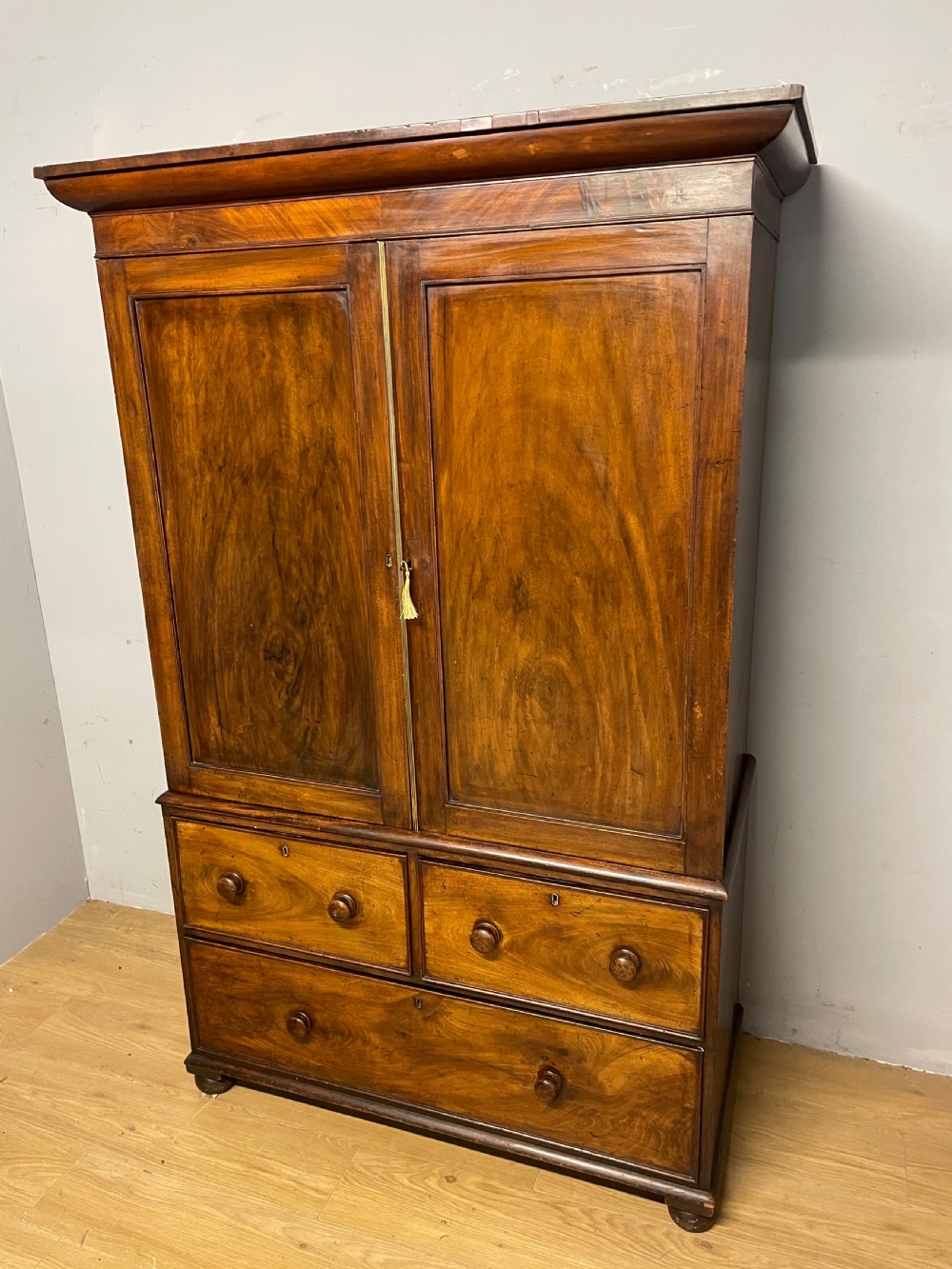 Georgian country house flame mahogany linen press  View XIV