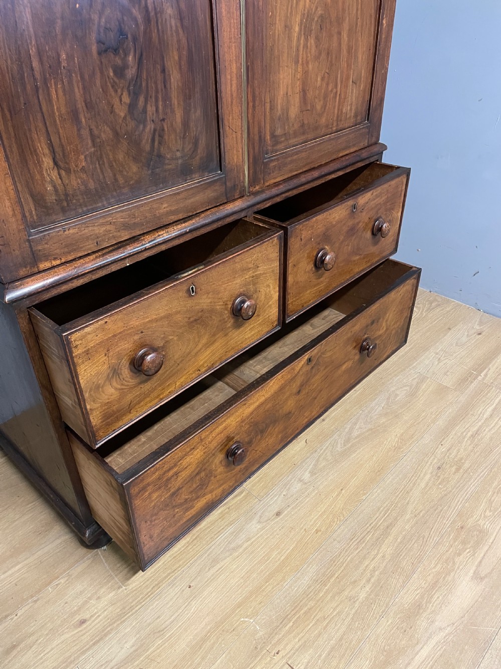 Georgian country house flame mahogany linen press  View XVI