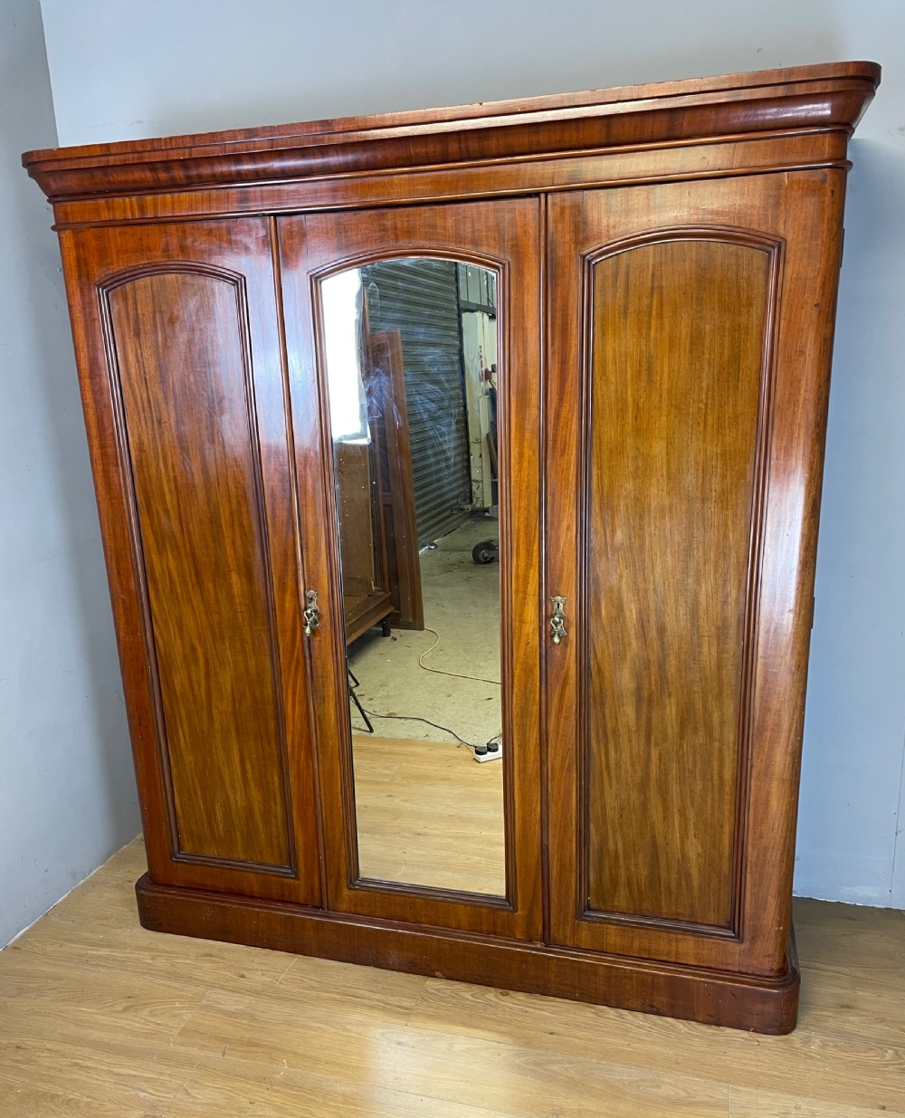 Mahogany triple wardrobe in original condition circa 1870 View VII