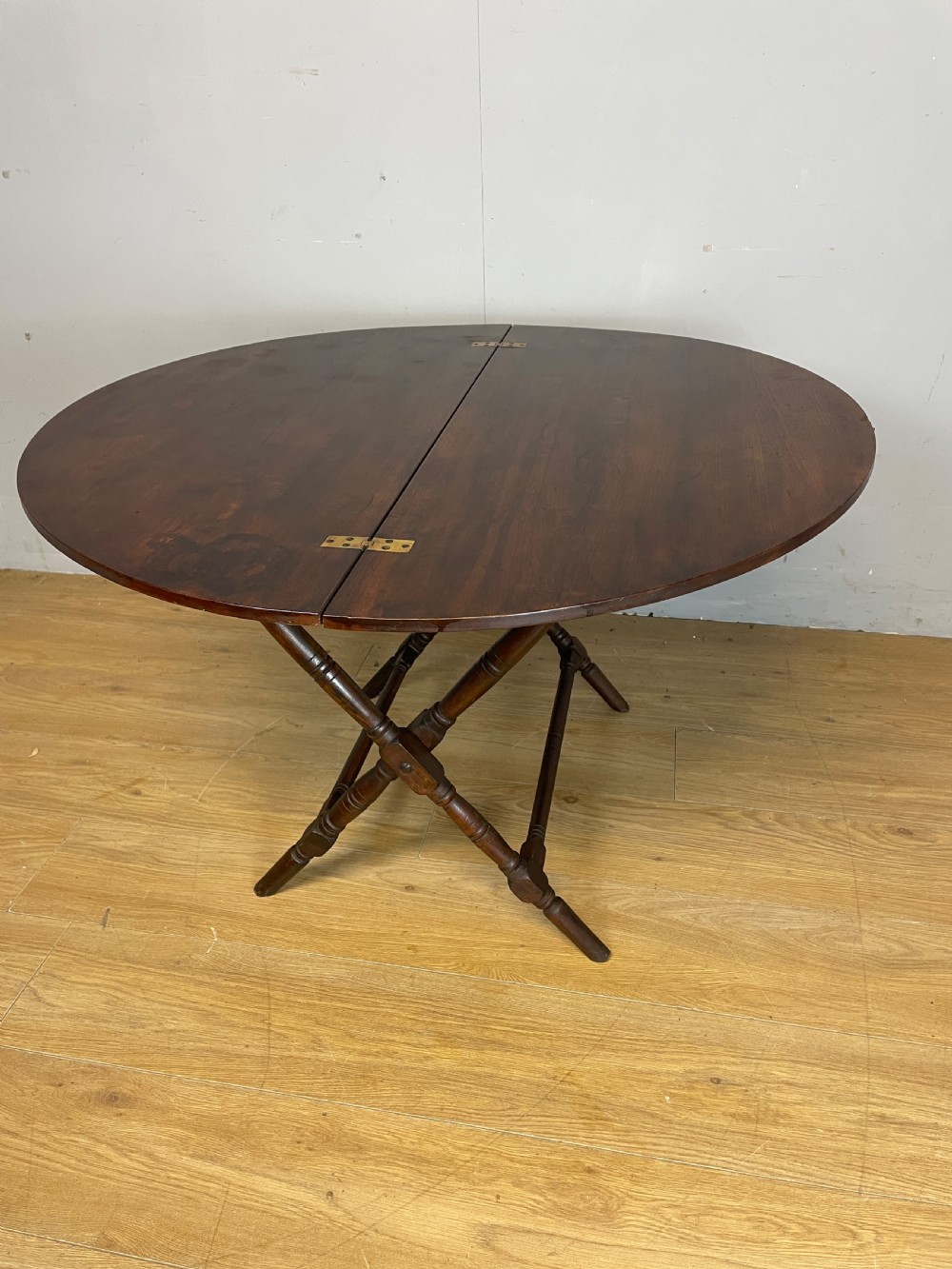 C19TH Demi lune coaching campaign table