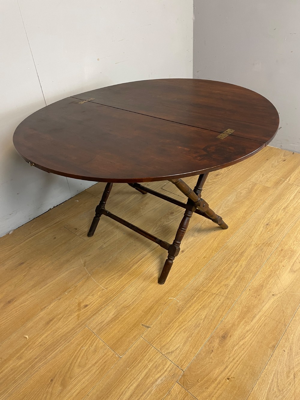 C19TH Demi lune coaching campaign table View III