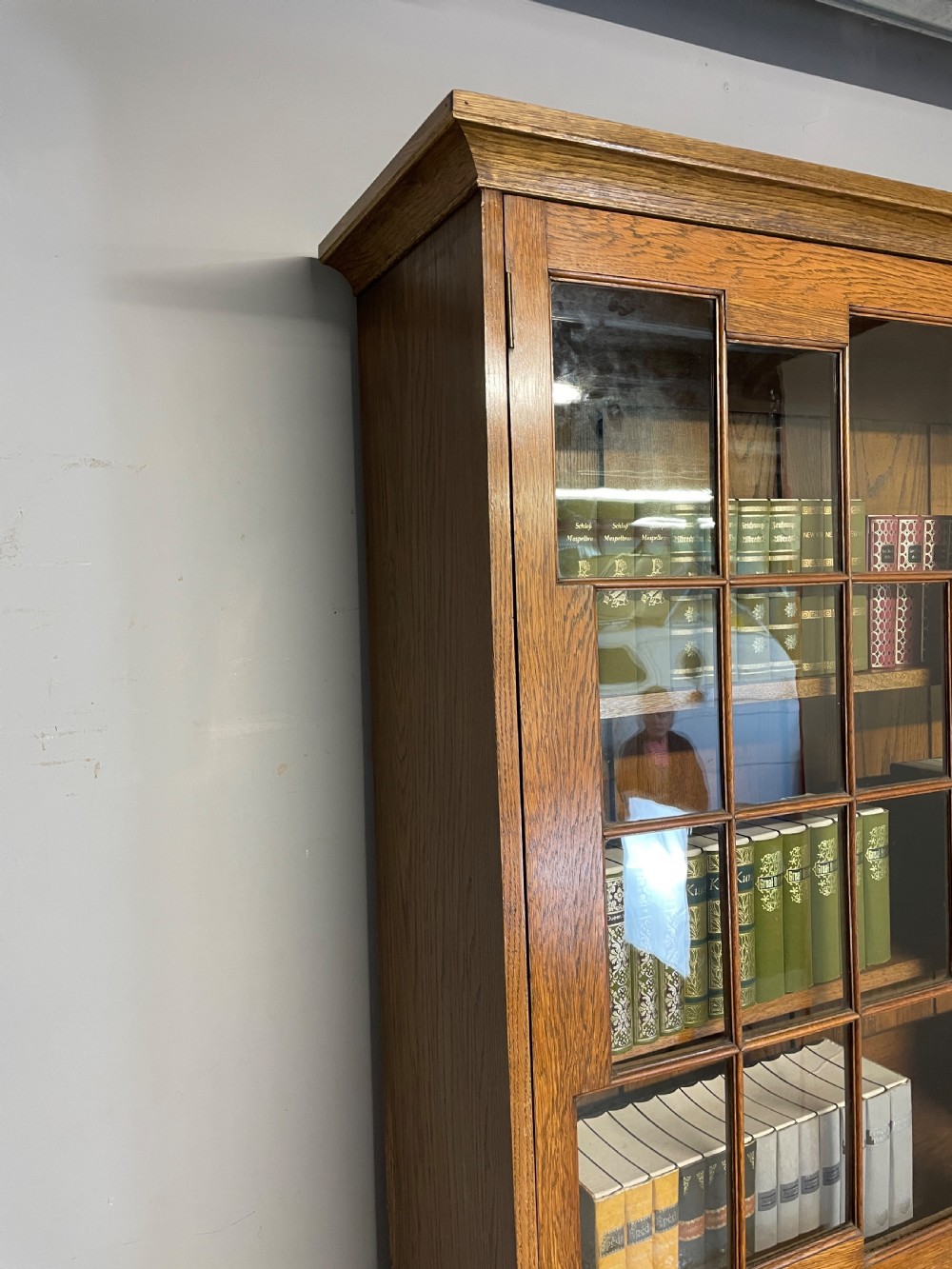 Pair of country house Arts and Crafts golden oak library bookcases  View XVI