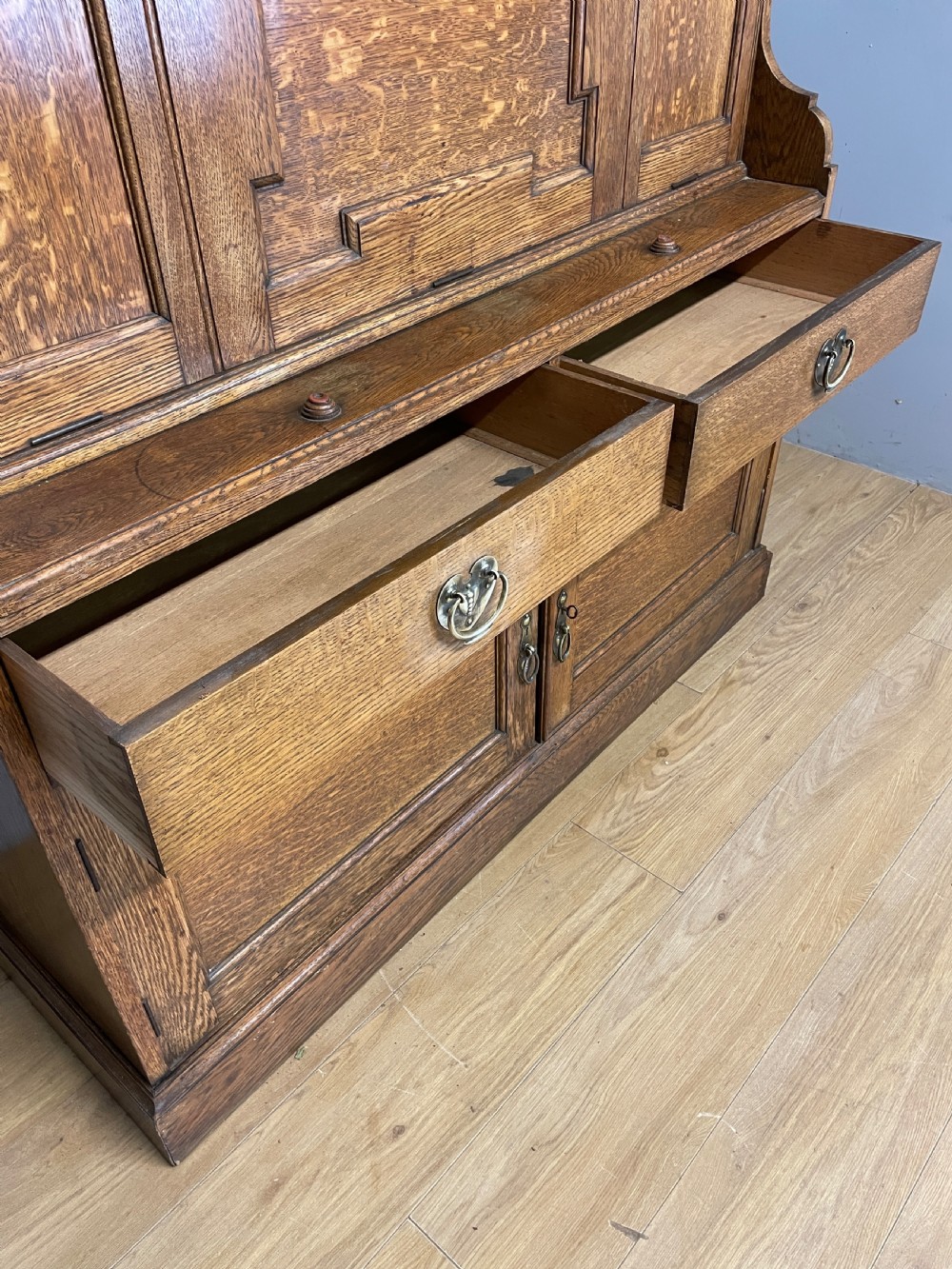 Pair of country house Arts and Crafts golden oak library bookcases  View XVII