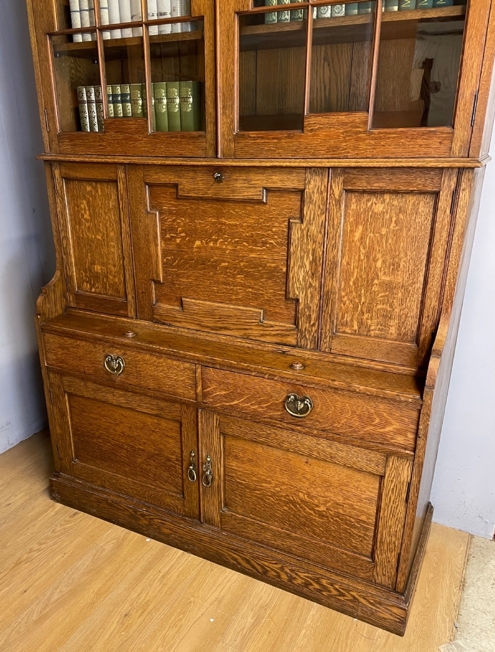 Pair of country house Arts and Crafts golden oak library bookcases  View XXII
