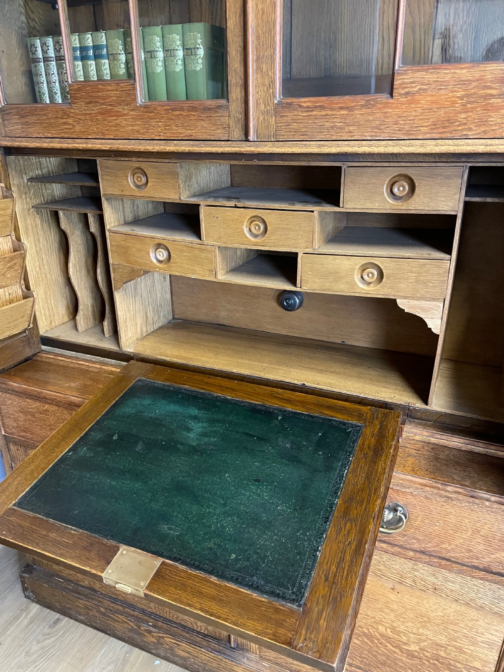 Pair of country house Arts and Crafts golden oak library bookcases  View XXIV