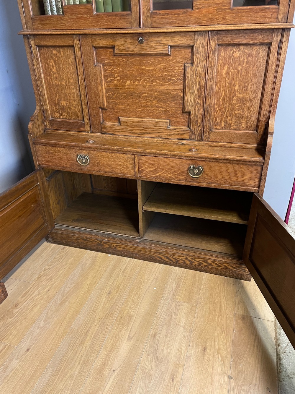 Pair of country house Arts and Crafts golden oak library bookcases  View XXVI