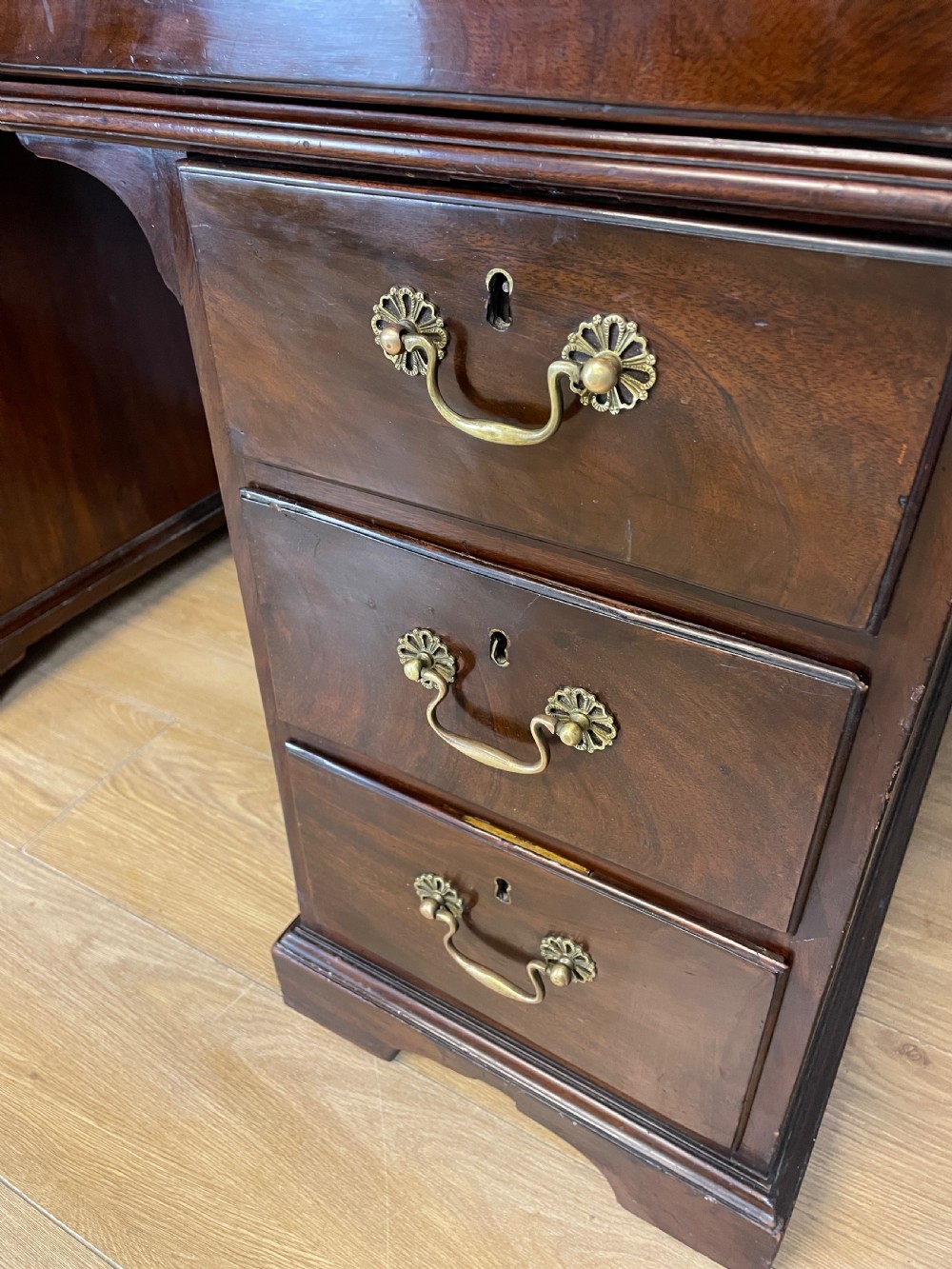 Georgian flame mahogany small partner style desk circa 1800 View XIII