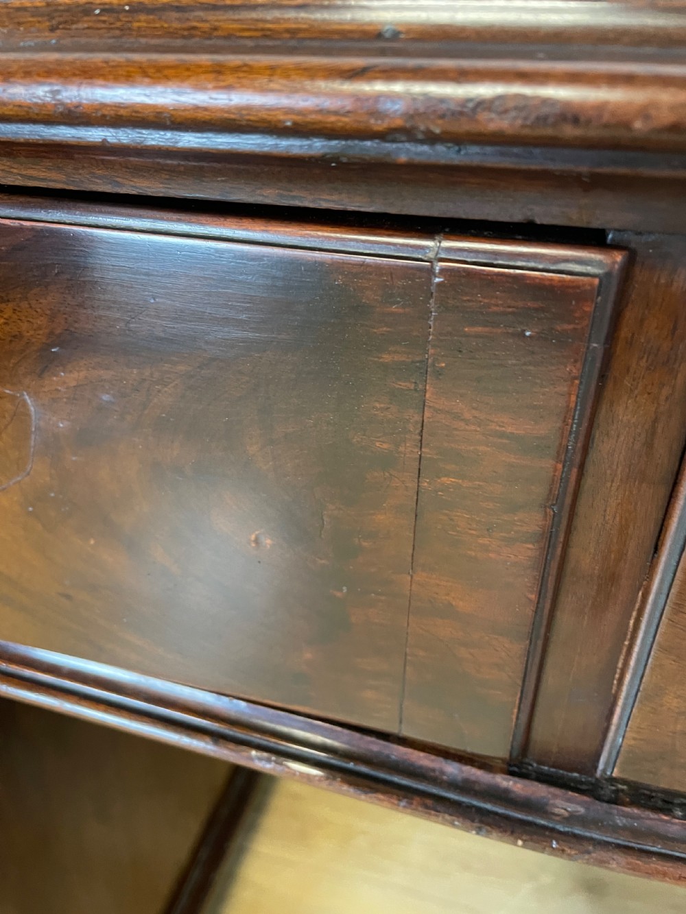 Georgian flame mahogany small partner style desk circa 1800 View XV