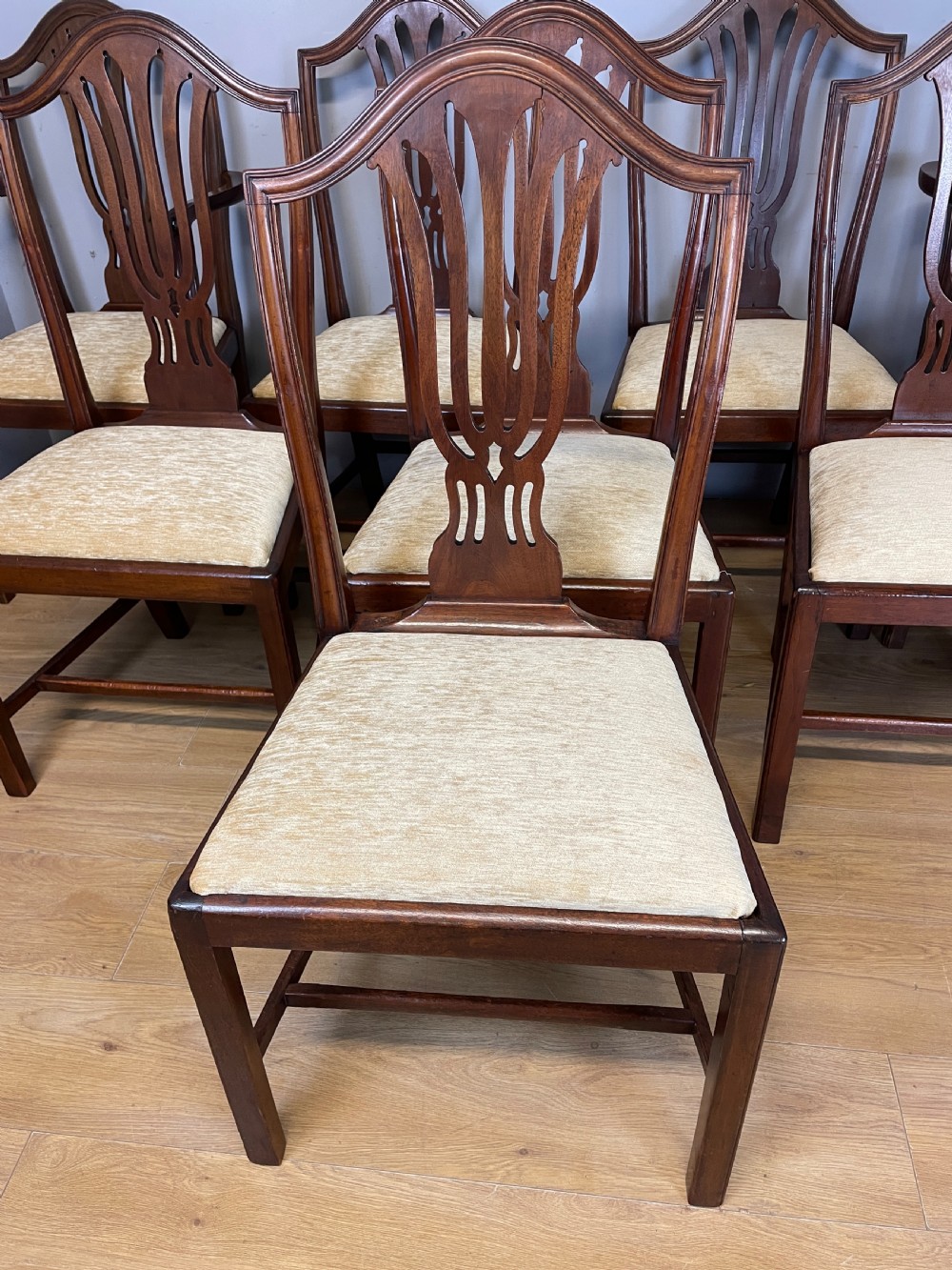 Set of eight mahogany Hepplewhite style chairs circa 1900 View IV