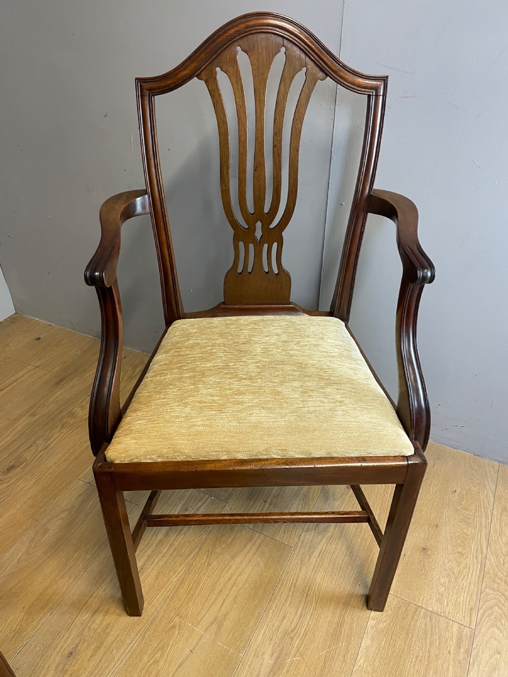 Set of eight mahogany Hepplewhite style chairs circa 1900 View IX