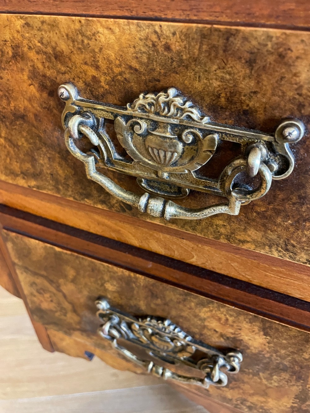 Arts and crafts burr walnut dressing table c.1890 View VIII