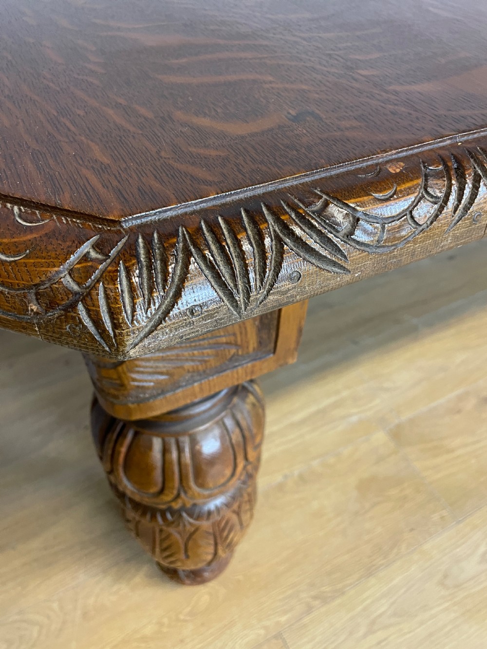 Oak eight seater wind out table in Jacobean style circa 1870 View VIII