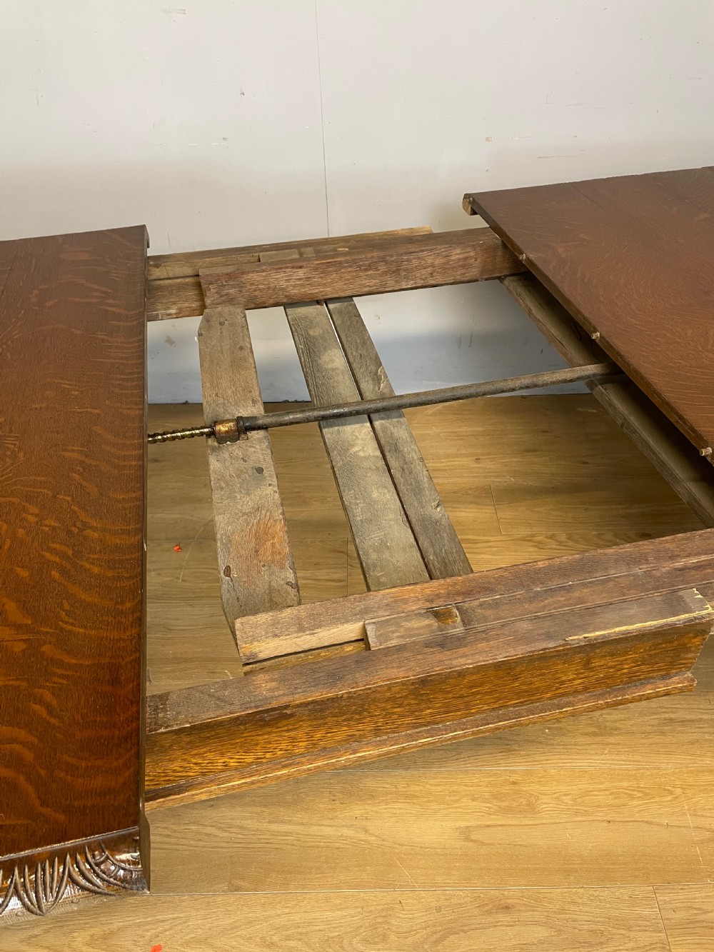 Oak eight seater wind out table in Jacobean style circa 1870 View IX