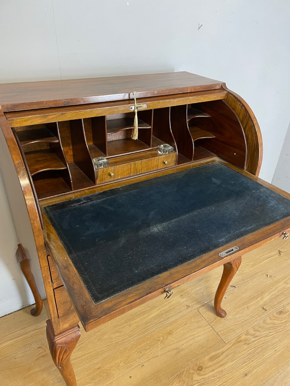 Burr walnut Queen Anne style cylinder desk circa 1920 View VII