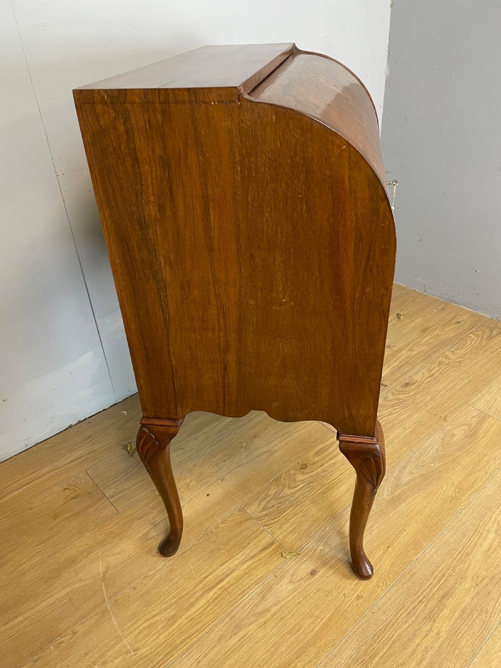 Burr walnut Queen Anne style cylinder desk circa 1920 View IX