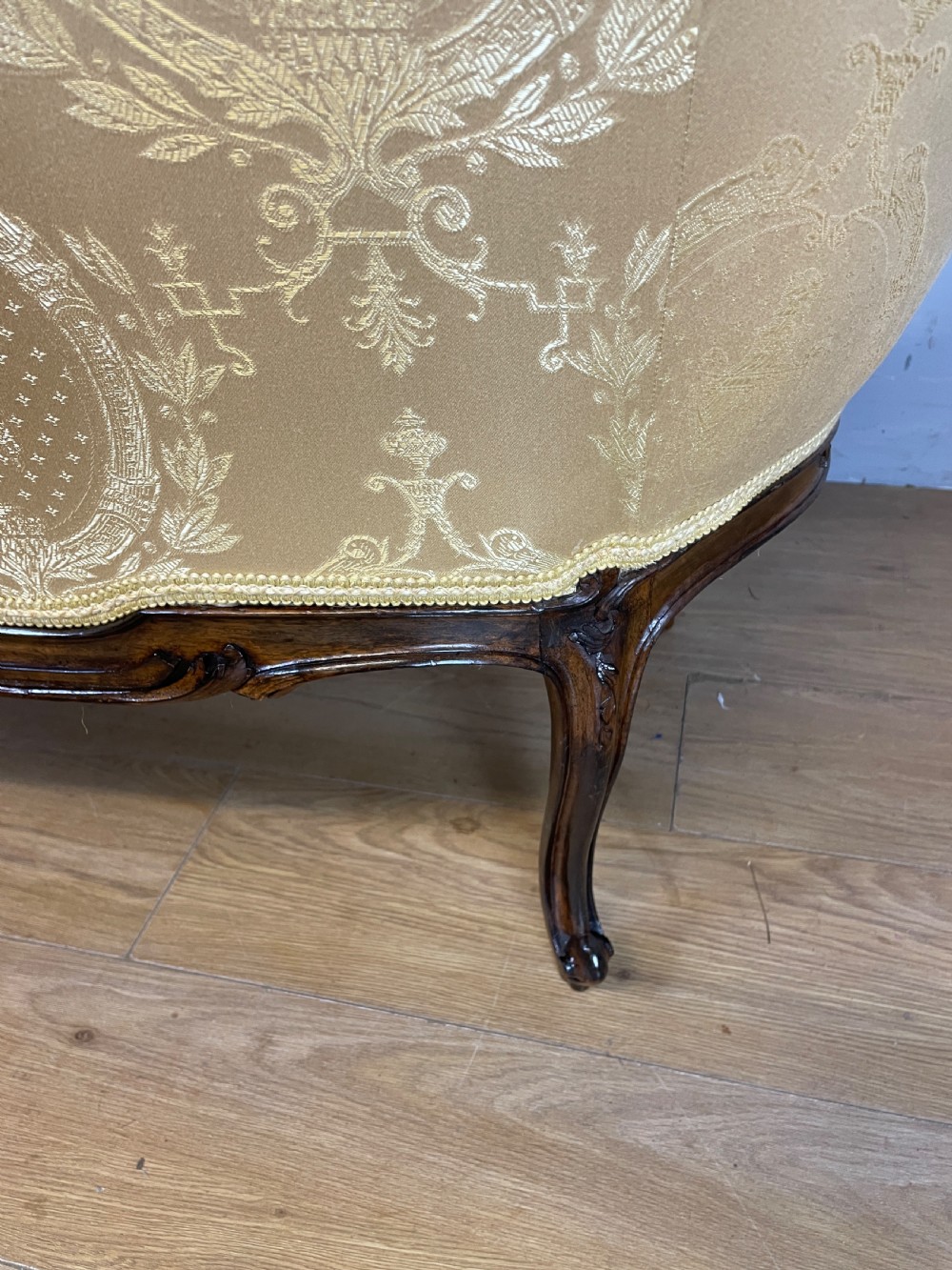 C19TH French Louis XV style carved walnut framed settee View X