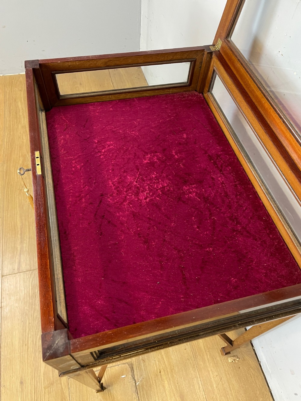 Edwardian inlaid mahogany bijouterie with provenance  View VII