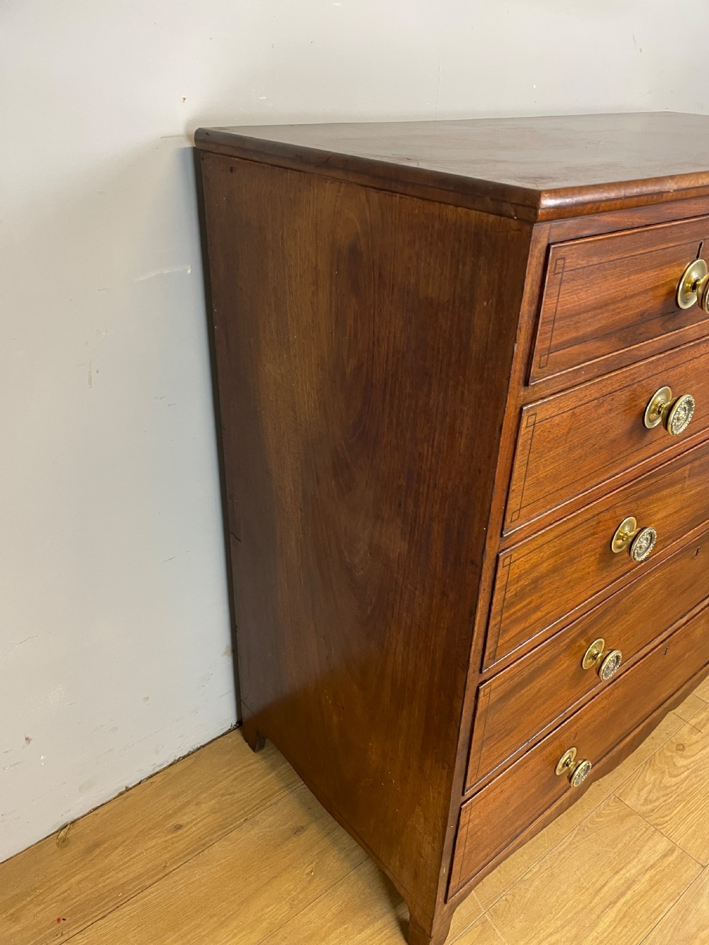 Regency mahogany chest of drawers with ebony stringing and provenance  View IV