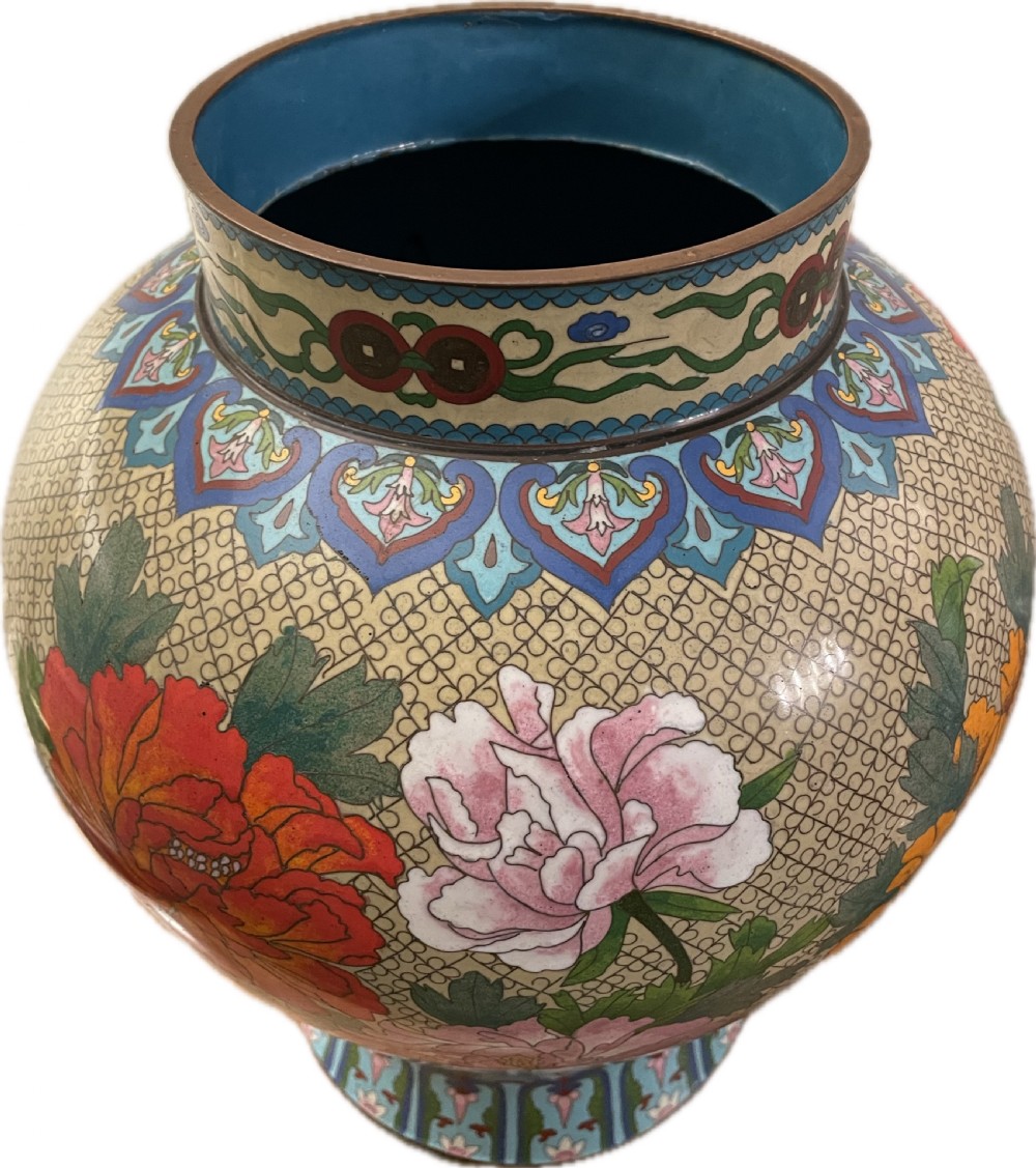 An antique cloisonne covered vase with a cream patterned background decorated with pink and red peony blossoms, green leaves, and a domed lid. View IV
