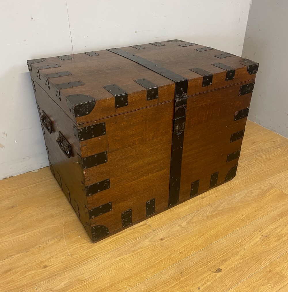 Large C19TH oak silver box by Payne and Sons Oxford 